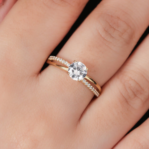 Enchanting Solitaire CZ Ring.