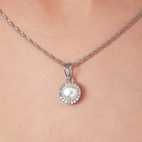 Round Zirconia and Freshwater Pearl Necklace