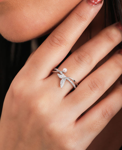 Dainty Leafy Love CZ Ring. - KORE JEWELS