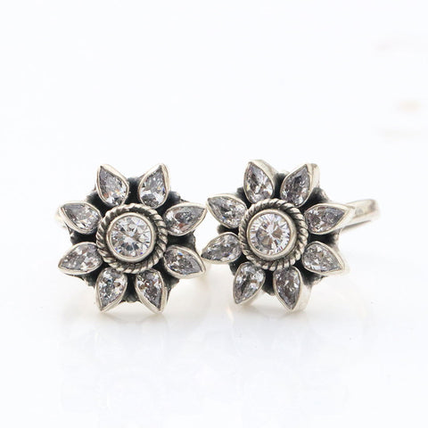 White Flower Toe Rings - KORE JEWELS