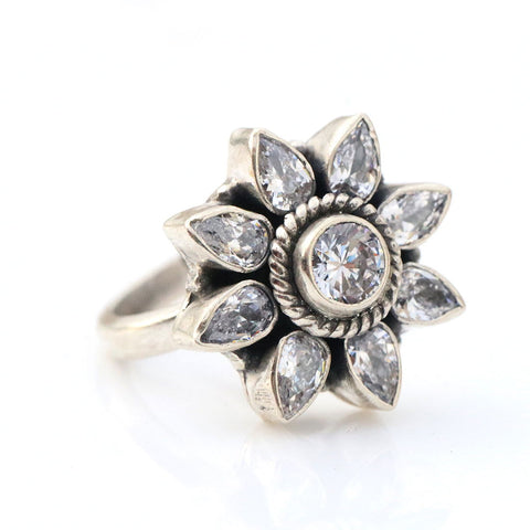 White Flower Toe Rings - KORE JEWELS