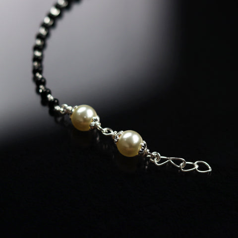 Pearl and Black Beads Bracelet