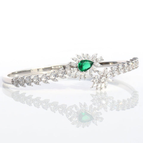 Alluring Leaf Emerald Kada Bracelet. - KORE JEWELS 