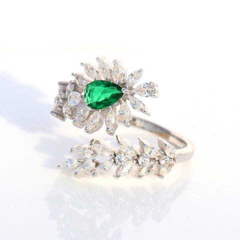 Alluring Leaf Emerald Ring. - KORE JEWELS 