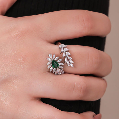 Alluring Leaf Emerald Ring. - KORE JEWELS 
