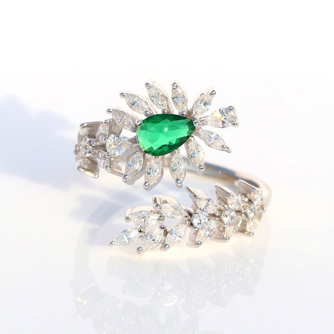 Alluring Leaf Emerald Ring. - KORE JEWELS 