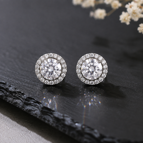 Single Halo Round Earings.