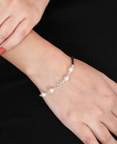 Pearl and Black Beads Bracelet - KORE JEWELS 