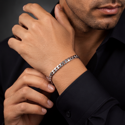 Men's Striking Curb Chain Bracelet.