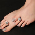White Flower Toe Rings - KORE JEWELS 