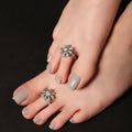 White Flower Toe Rings - KORE JEWELS 